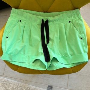 Lululemon spring break away shorts size 4
